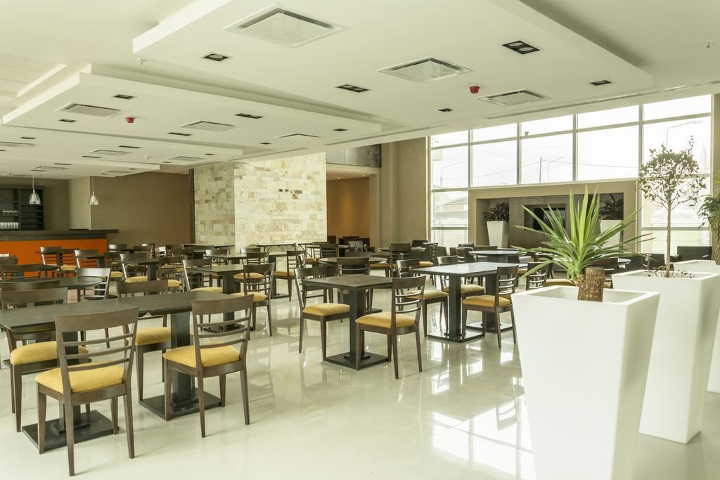 Howard Johnson Neuquén Extérieur photo
